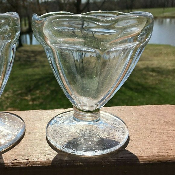 Set 4 Vtg Tulip Glass Ice Cream Sherbet Footed Dessert Dishes Wavy Edge 6 Panel - Picture 3 of 4